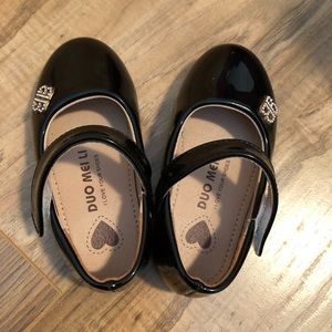 Black BB patent leather shoes